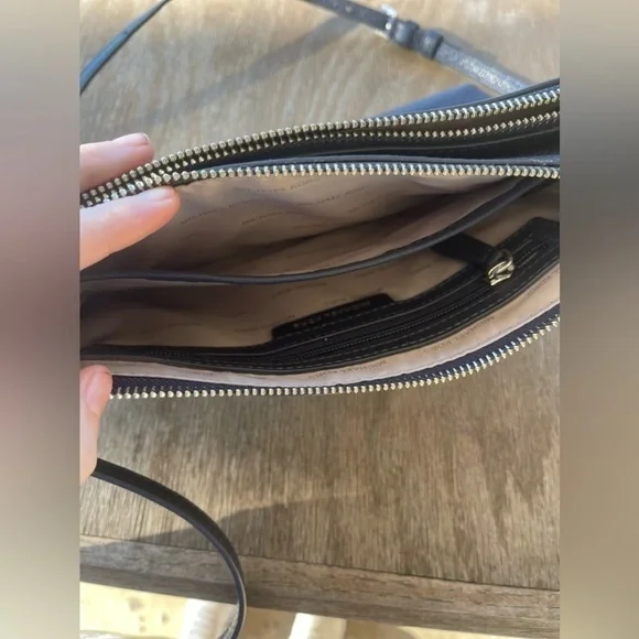 🌷HP🌷Michael Kors Adele Double-Zip Crossbody - Picture 10 of 12